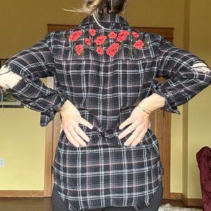 American Eagle Black Oversize Destroyed Poppy Flannel Size M